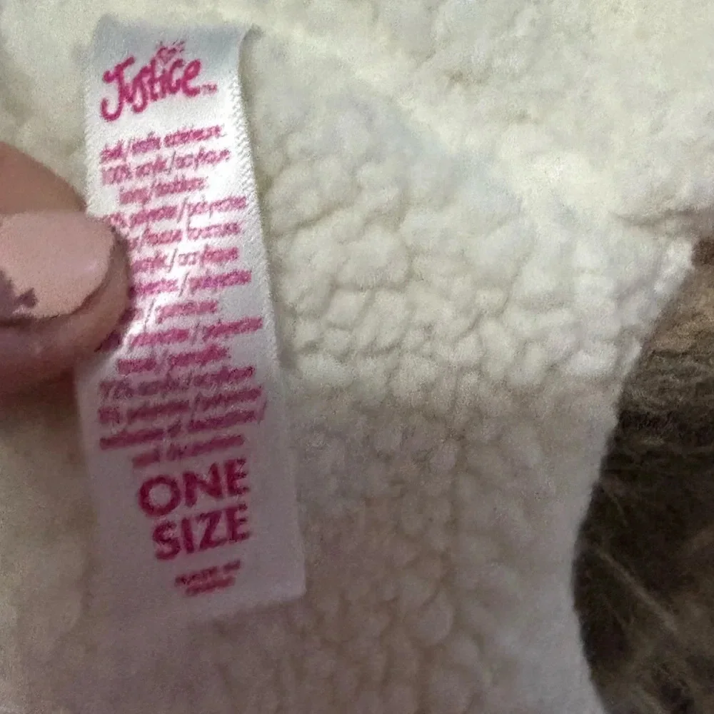 Justice bear hat one size. No stains
